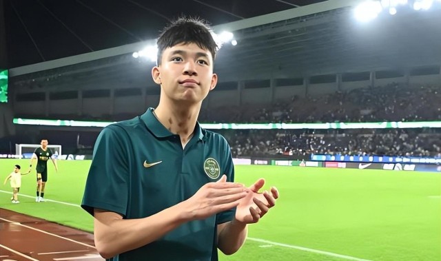 皇冠体育-他原本是上港本土后腰位置离队第一热门，如今却还没走，引发热议