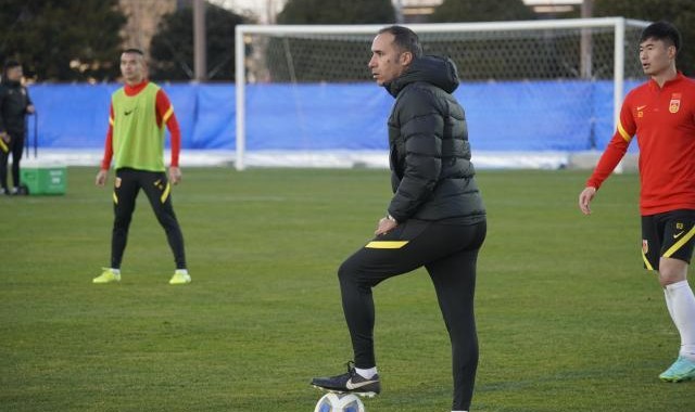 皇冠体育平台-佩普会师国足初体验：有动力有责任 早就认识武磊