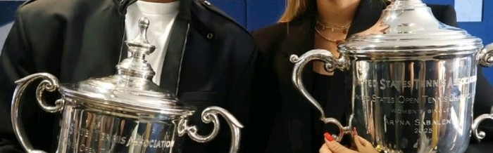 爆笑！萨巴伦卡当面把阿卡叫成辛纳，阿卡小发雷霆，抱着冠军奖杯要走