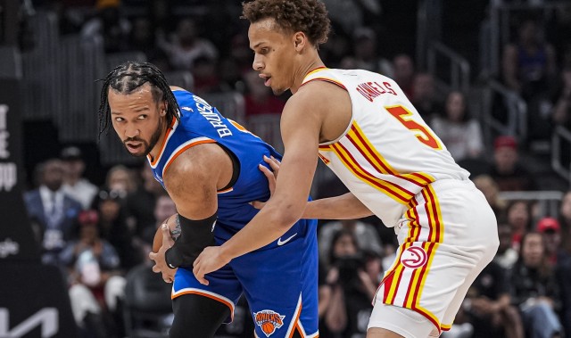 皇冠网址-NBA彩经：尼克斯力擒老鹰拿下天王山 马刺轻取开拓者成功晋级