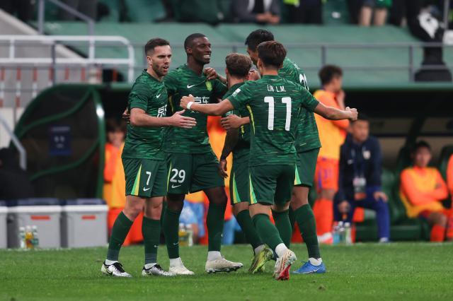 1745165323648004721.jpg (体育)(13)足球——中超:北京国安对阵山东泰山XxjpseC007426_20250419_PEPFN0A001.jpg